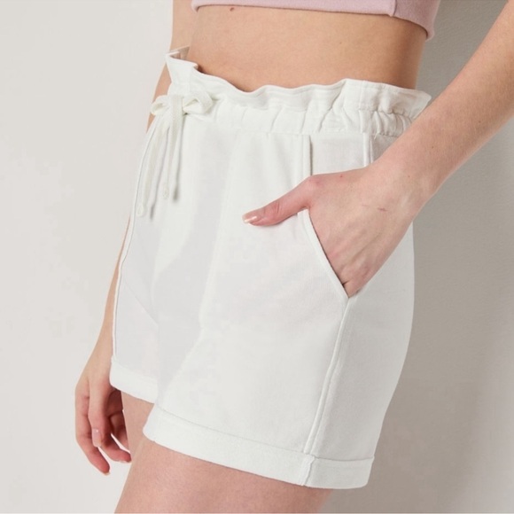 Arizona XS Mid Rise Cargo Short Juniors Solid Snowdrift White Comfy Everyday - Picture 2 of 4